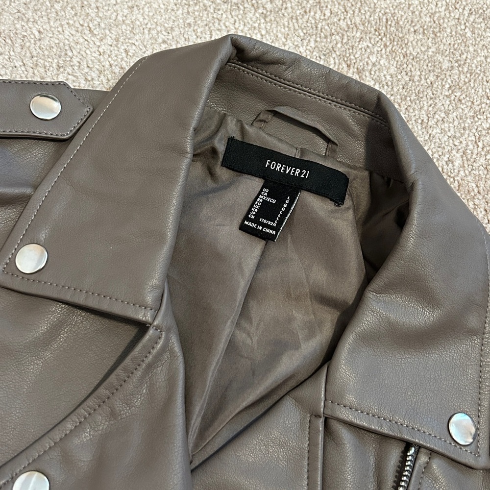 Forever 21 cropped leather jacket lilac gray size L